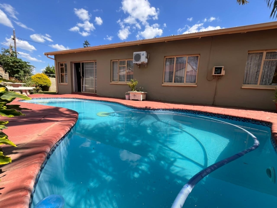 3 Bedroom Property for Sale in Geelhoutpark North West